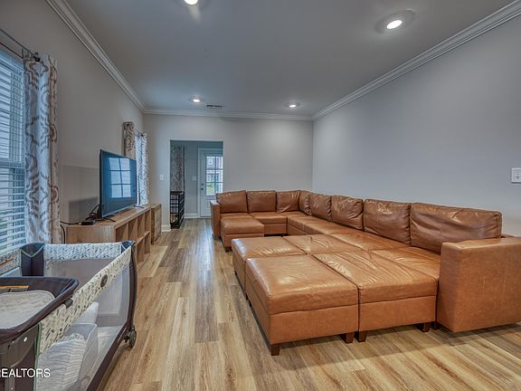 4th image of 1531 Spring Berry Ln
