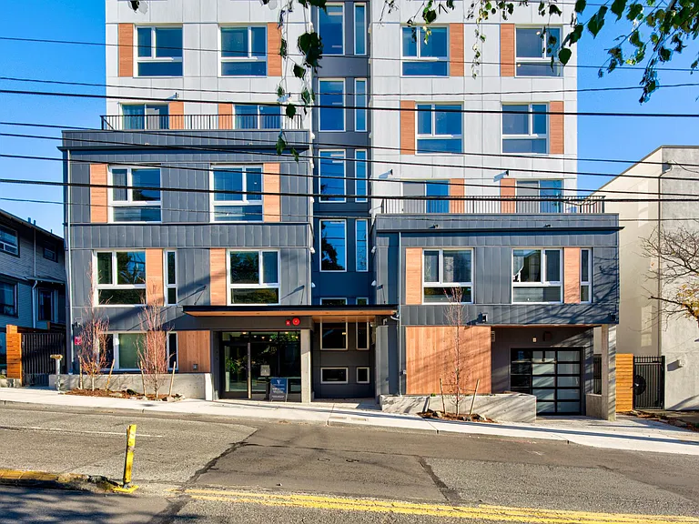 Viola Apartments — Photo 2