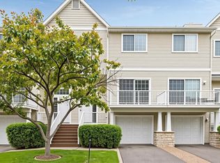 454 Willoughby Way W, Minnetonka, MN 55305