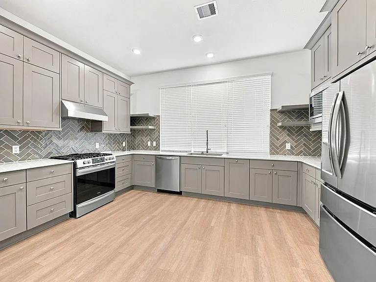 4926 Chester Lake Ln — Photo 6
