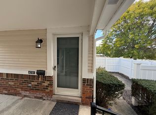 42101 Roscommon St, Northville, MI 48167