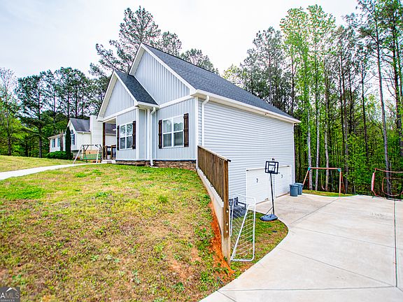 4th image of 133 Pebblebrook Way
