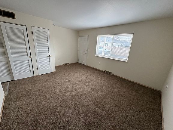 3rd image of 2611 Shoreland Ave #Shore6