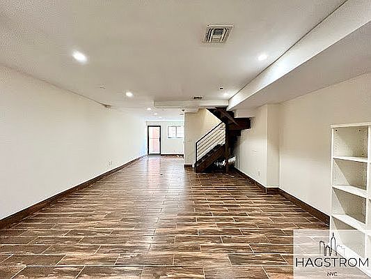 4th image of 746 Willoughby Ave #1A