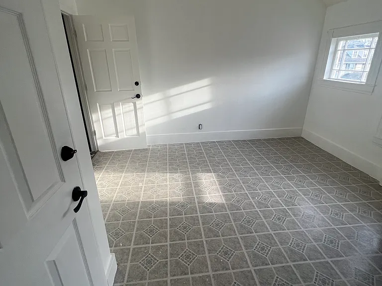 48 Grand View Ave #4 — Photo 16