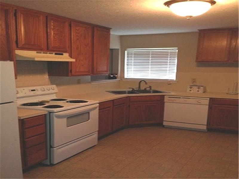 1st image of 1027 Elm Crest Dr