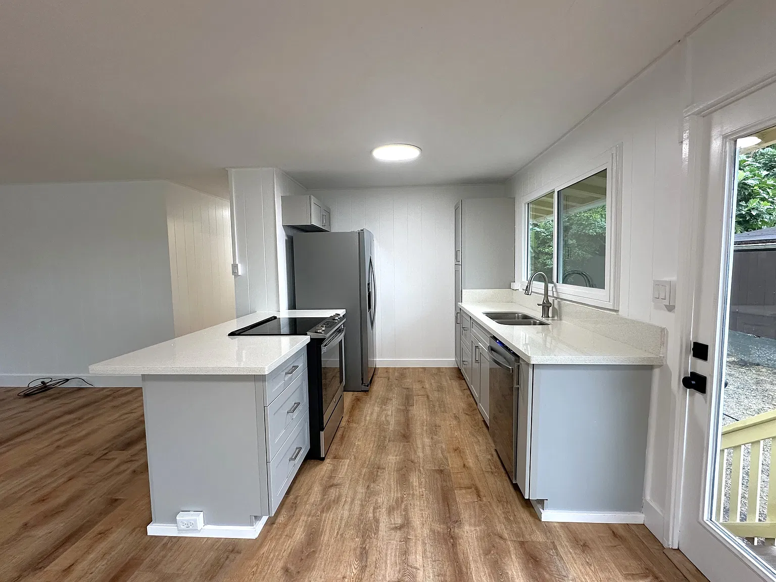 3 bed, 1.5 bath, 1431 sqft, $4,600 — Photo 3