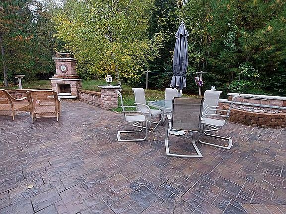 4th image of 1387 White Pine Dr
