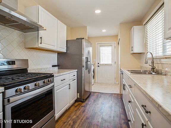 3rd image of 530 Audrey Ln