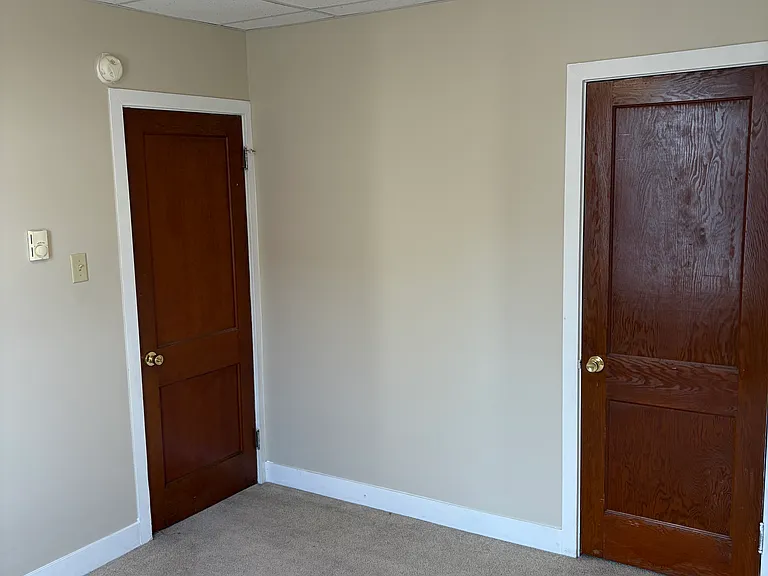 1614 W Market St — Photo 11