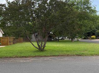 302 W Hackberry St, Fredericksburg, TX 78624