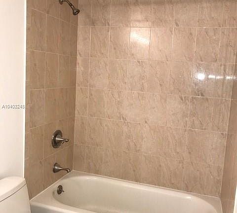 5th image of 2600 Collins Ave APT 403