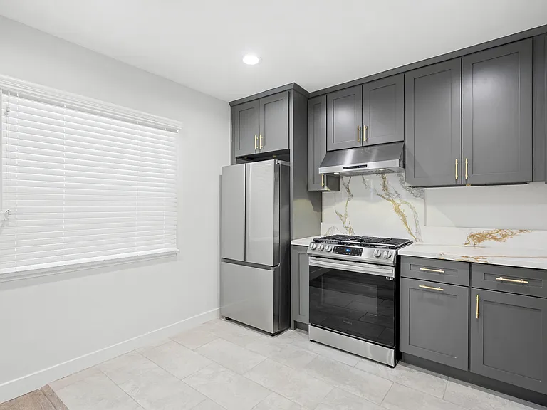 623 E Chevy Chase Dr #C — Photo 8