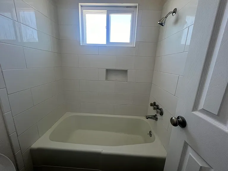 911 Alvarado Dr SE #4 — Photo 9