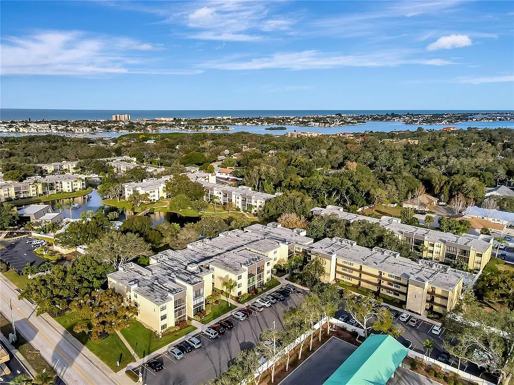 2 bed, 1.5 bath, 880 sqft, $1,800 — Photo 3