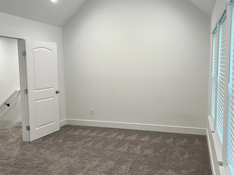 1116 S Tone Ave — Photo 8