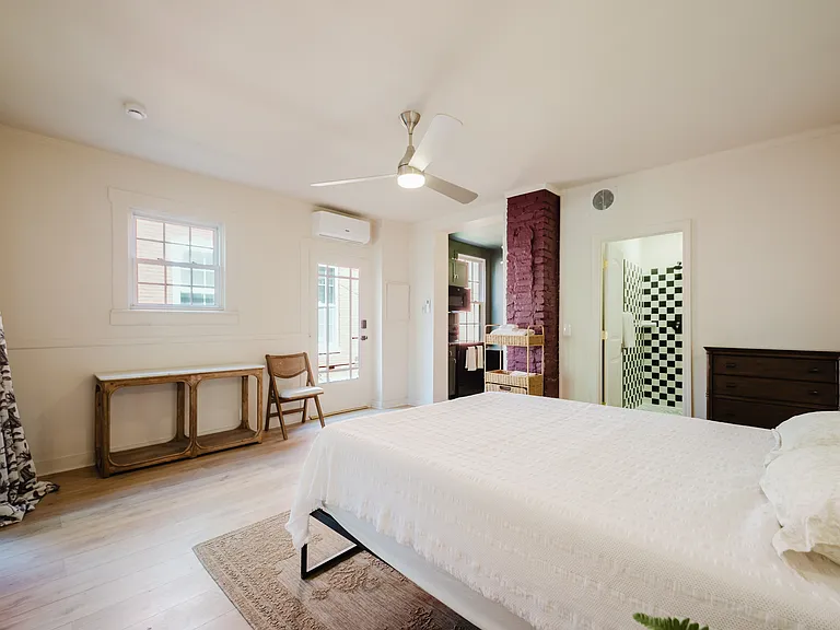 1033 E Washington St #2 — Photo 5
