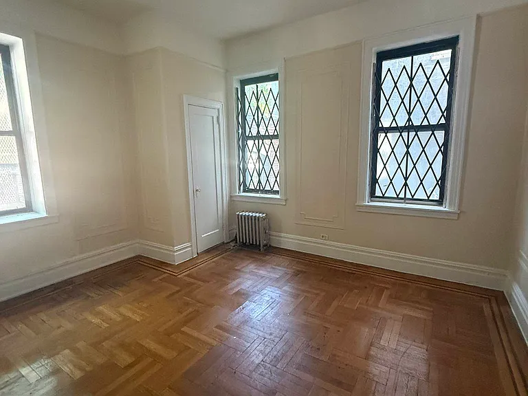 834 E 155th St #B — Photo 2