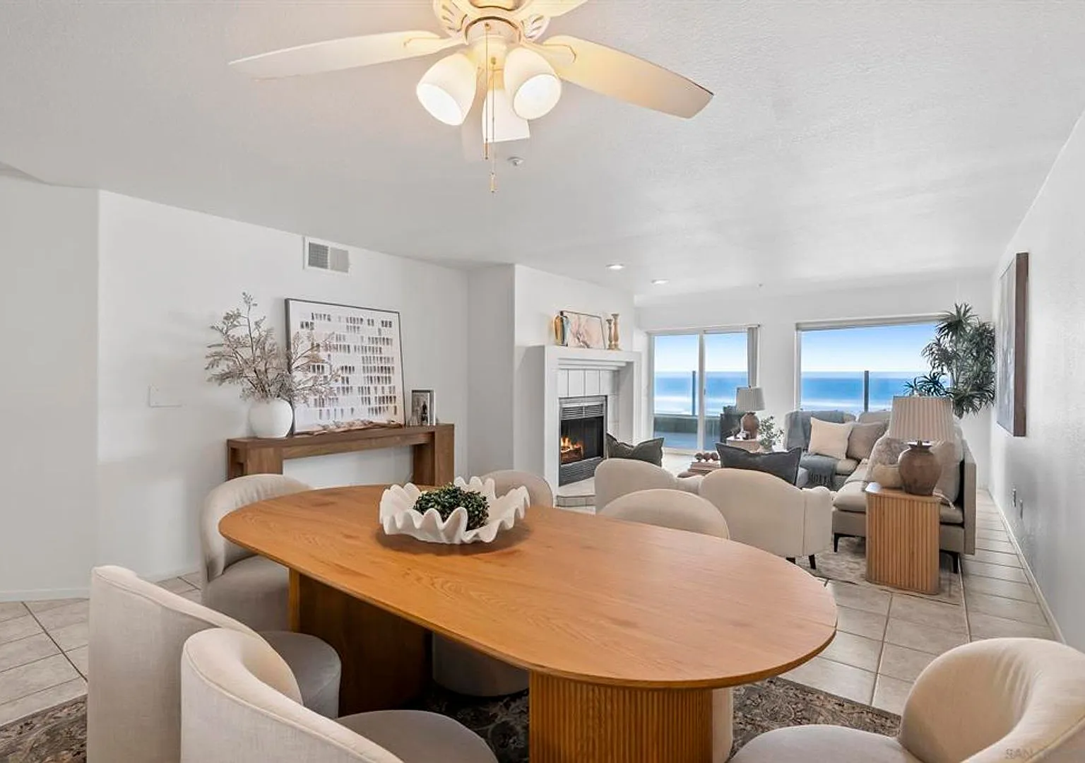Beach Front Condo — Photo 4
