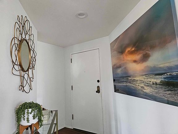 2nd image of 660 Sweetzer Ave #202