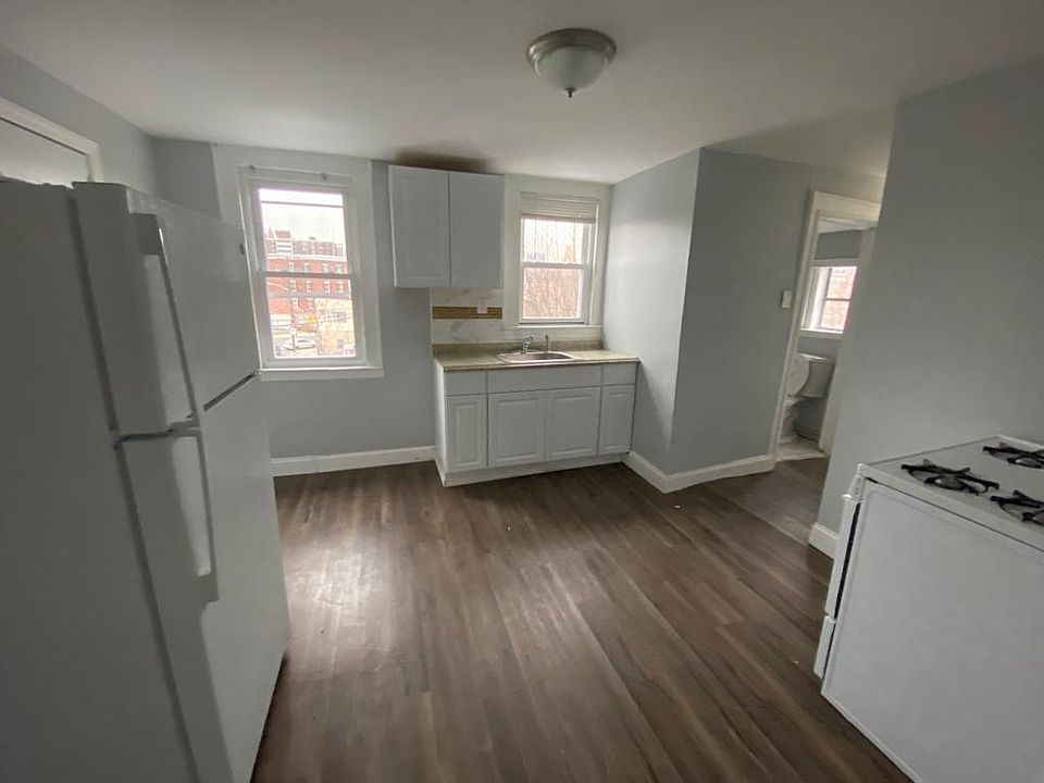 1st image of 96 Sussex Ave Floor 3