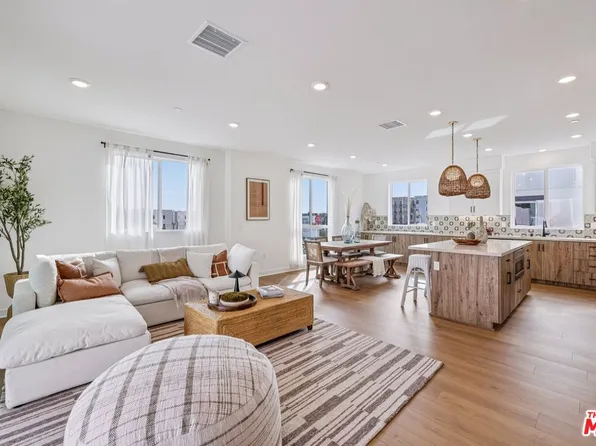 1672 Coral Sea Ln, San Pedro, CA 90732