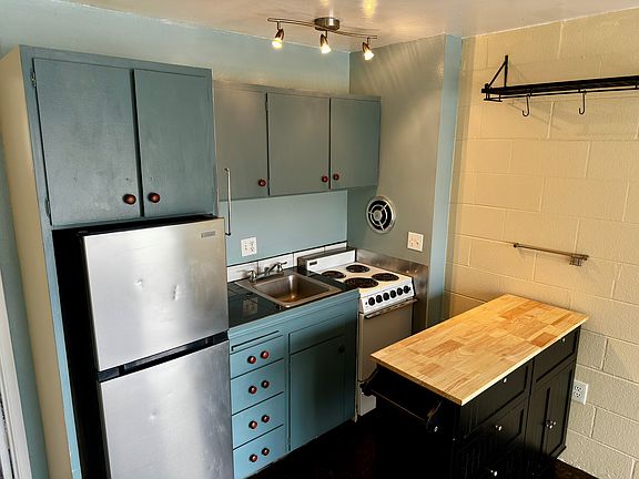 3rd image of 901 SW Saint Clair Ave #401