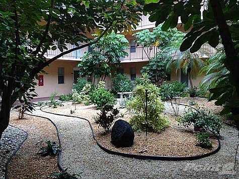 1st image of 2821 Somerset Dr APT 103