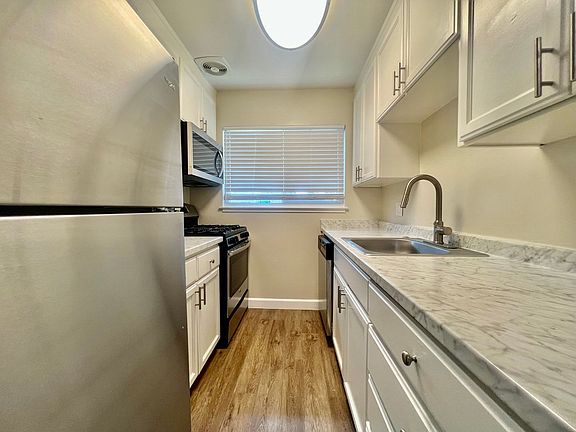 4th image of 350 Dunster Dr APT 3