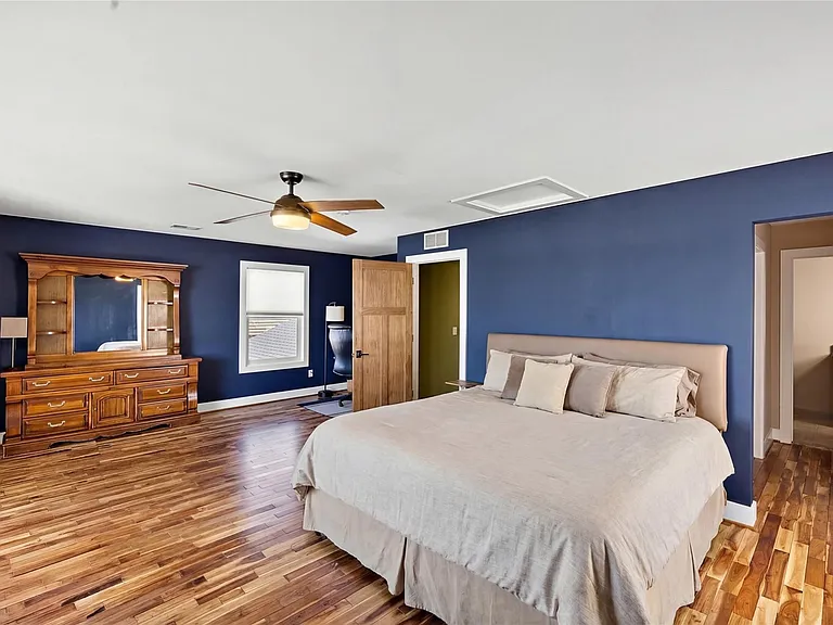 2022 Willow Beach St — Photo 11