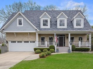 350 Ridge Ave, Clarendon Hills, IL 60514