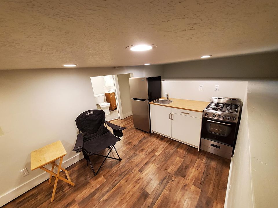 1st image of 208 E Wentworth Ave #B