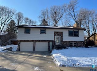 4325 S Ash Grove Ave, Sioux Falls, SD 57103