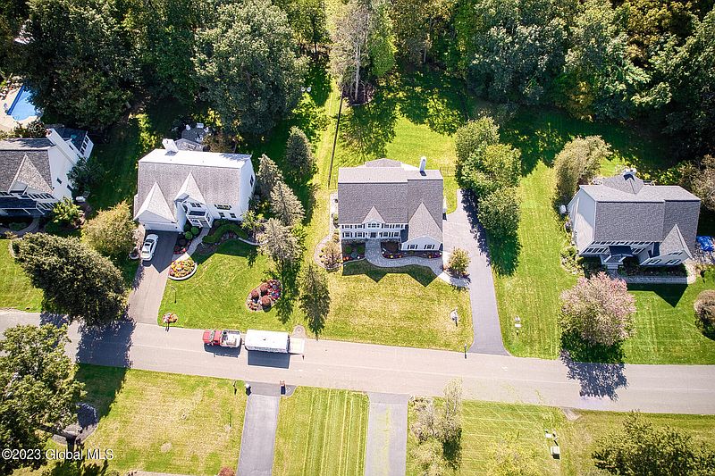 4th image of 42 Turnberry Drive