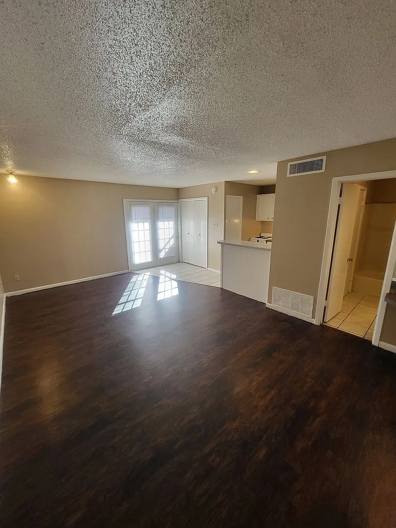 Citadel Apartments — Photo 4