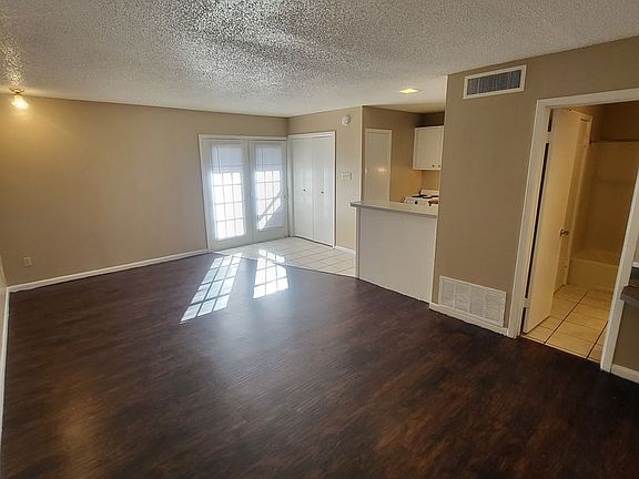 4th image of 501 E Houston St APT 13