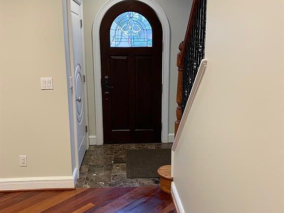 3rd image of 907 Stanley Blvd