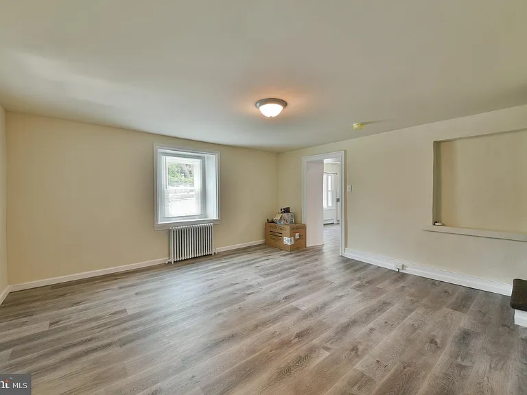 422 Willow Grove Ave — Photo 9