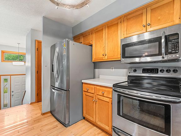 3rd image of 826 Northland Pl NE