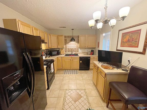 4th image of 2918 Berkshire Dr SW