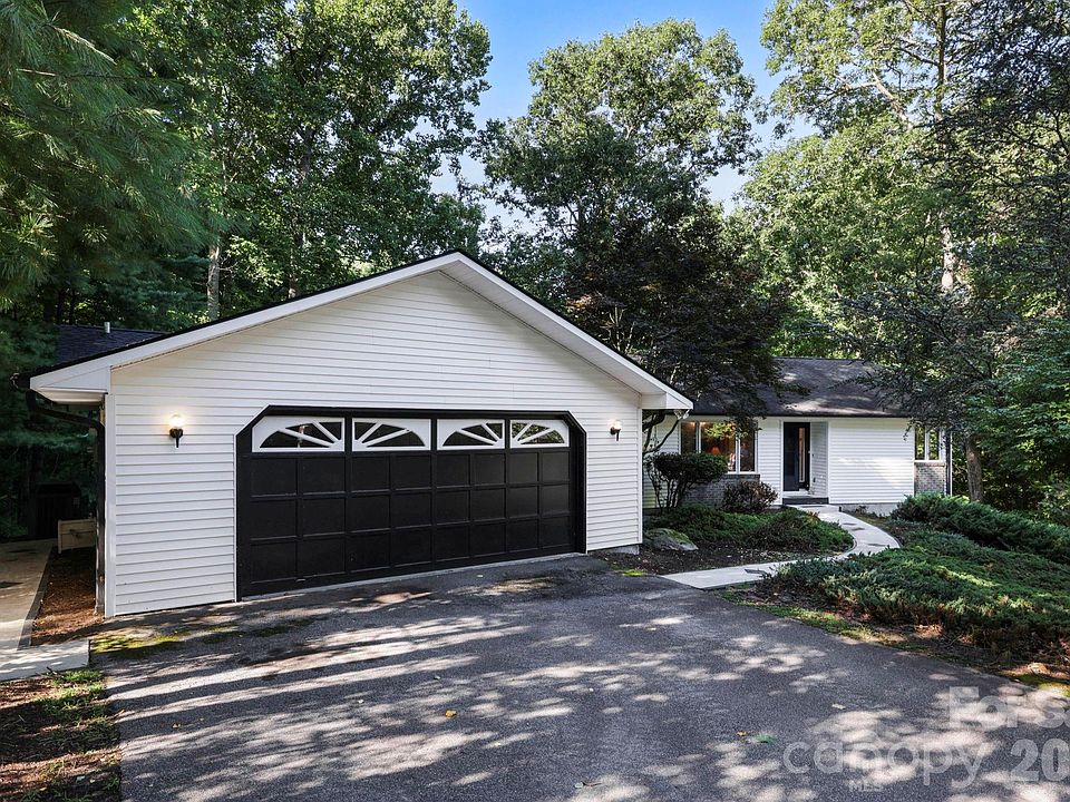 1st image of 18 E Rosewood Trl