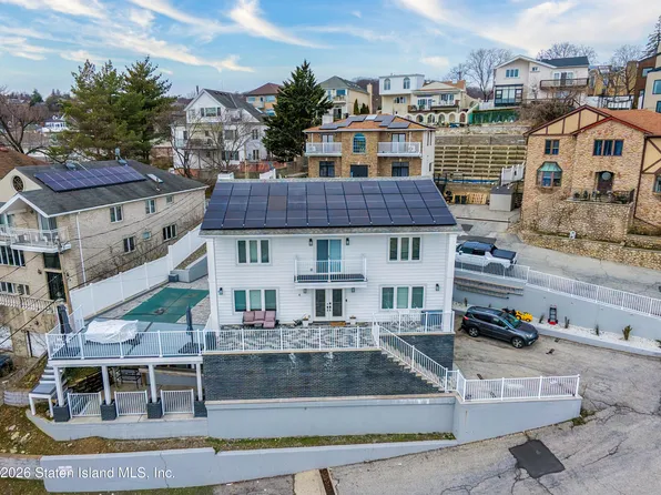 4 Sophia Ln, Staten Island, NY 10304