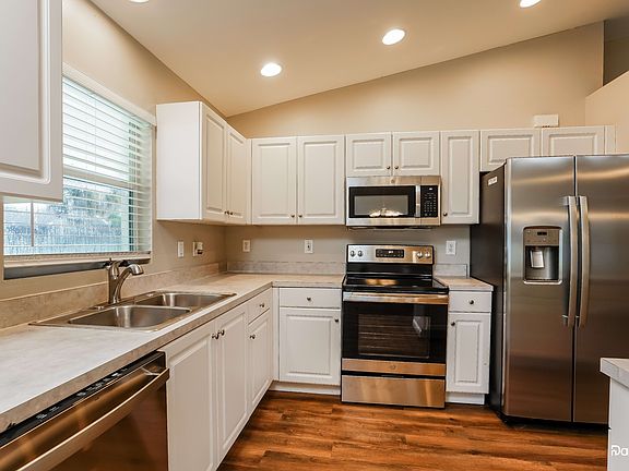 3rd image of 617 SE 27th St