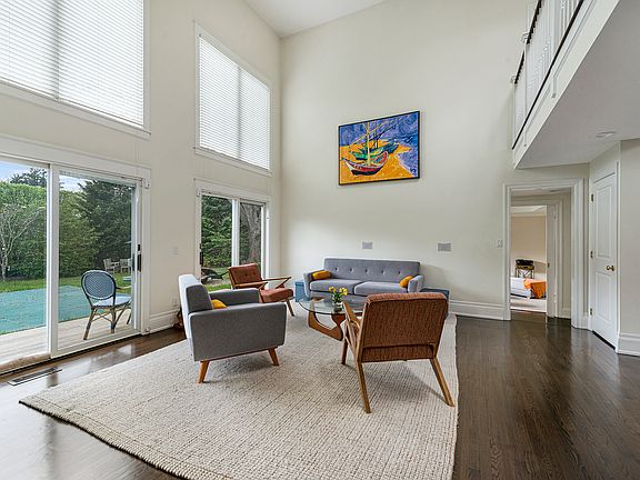 5th image of 9 Fox Hollow Ln
