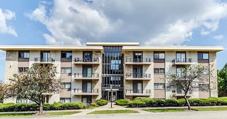 Imperial Tower Apartments — Photo 2