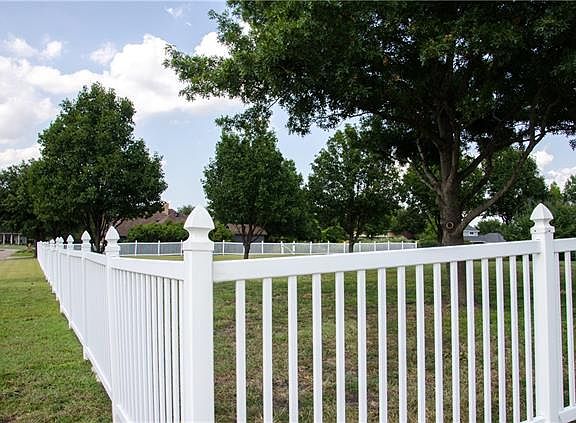 3rd image of 5018 Heritage Cir