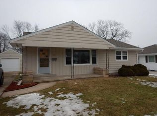 1120 29th St NE, Cedar Rapids, IA 52402