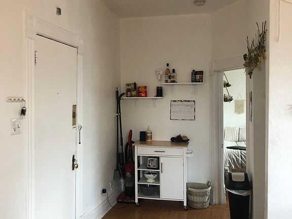 2nd image of 834 N Clarkson St APT 5