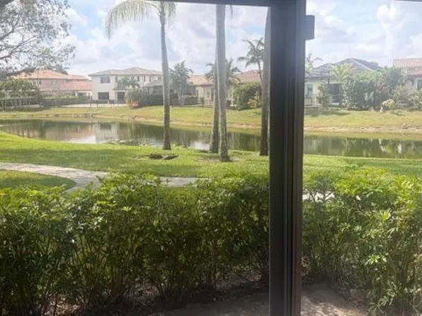 (undisclosed Address), Hollywood, FL 33025