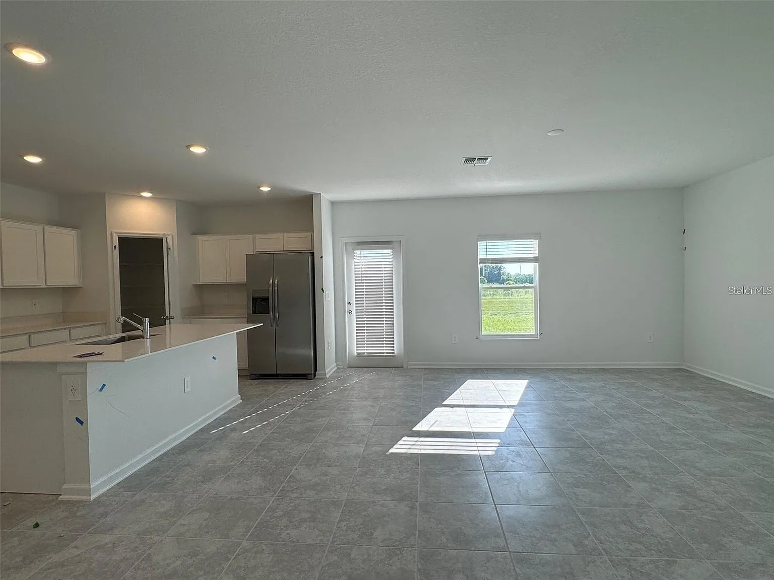 5 bed, 2326 sqft, $2,100 — Photo 2